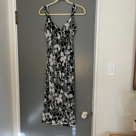 Ann Taylor Dresses & Skirts - Anne Taylor 100% silk vintage black and white floral print silk midi slip dress
